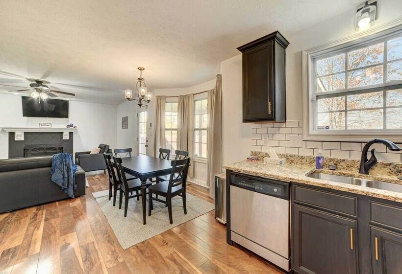 Family Friendly Clarksville Vacation Rental!