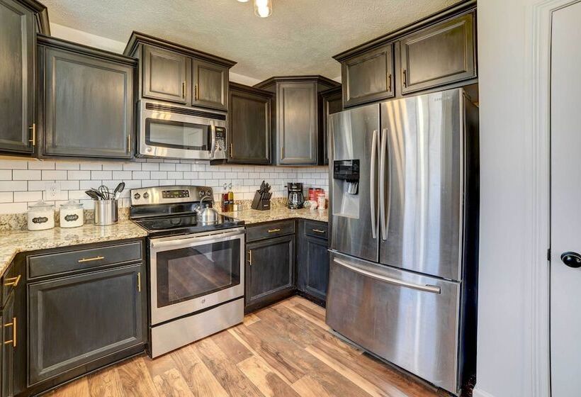Family Friendly Clarksville Vacation Rental!
