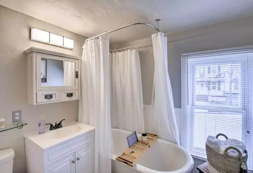 Family Friendly House: Walk To Lake Michigan!