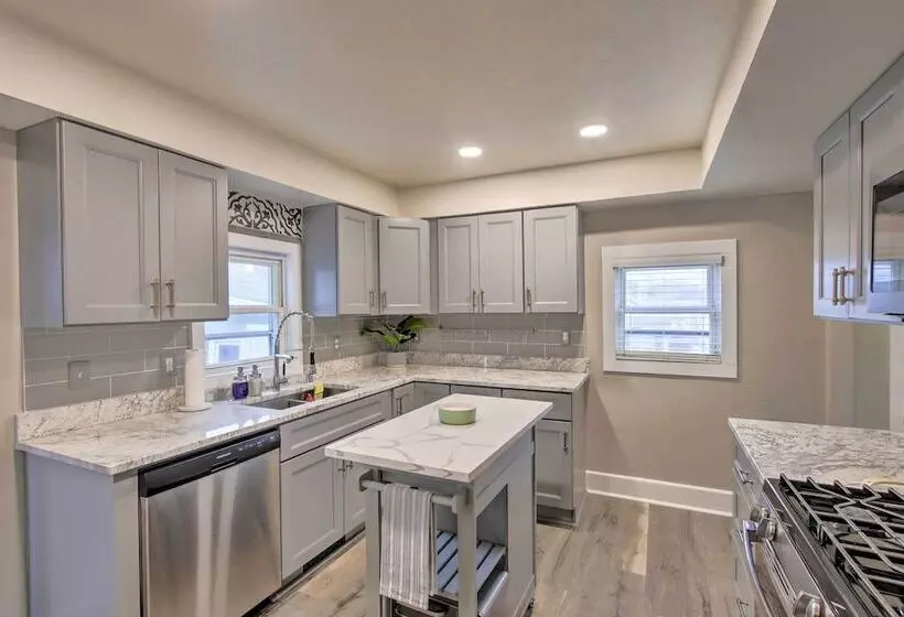 Family Friendly House: Walk To Lake Michigan!