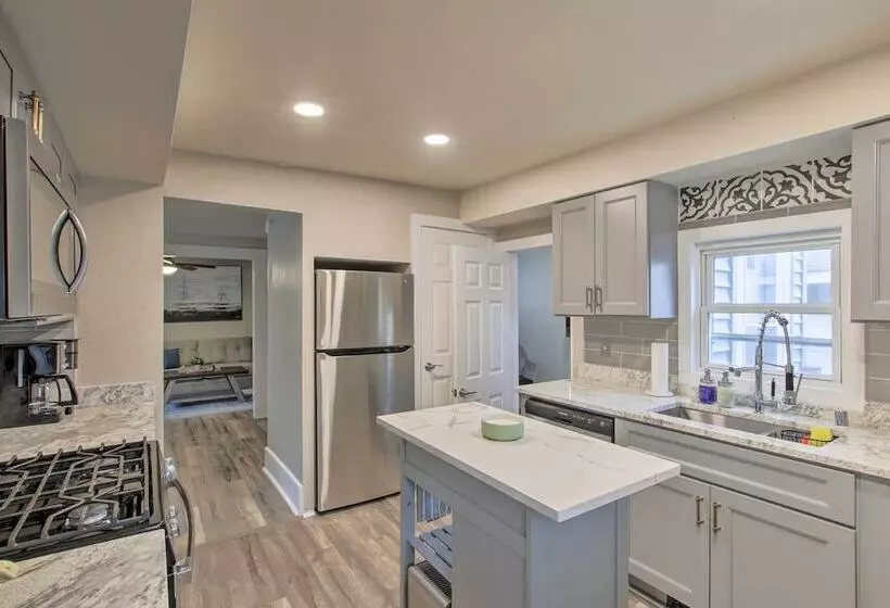 Family Friendly House: Walk To Lake Michigan!