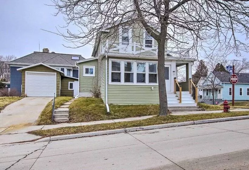 Family Friendly House: Walk To Lake Michigan!