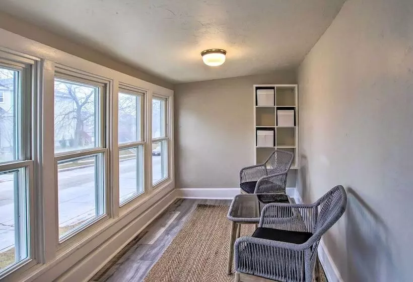 Family Friendly House: Walk To Lake Michigan!