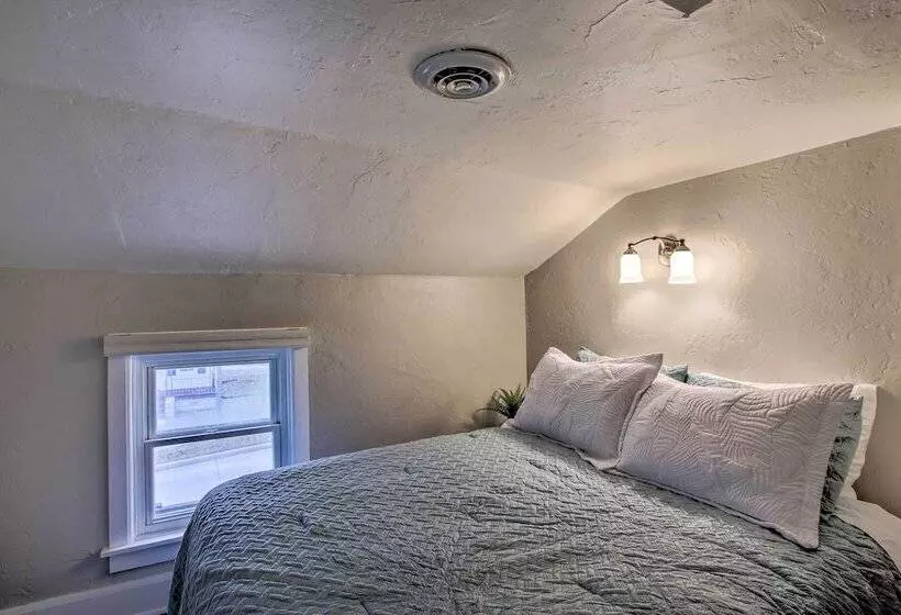 Family Friendly House: Walk To Lake Michigan!