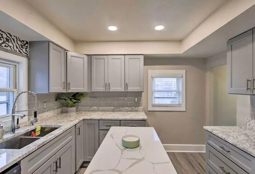 Family Friendly House: Walk To Lake Michigan!