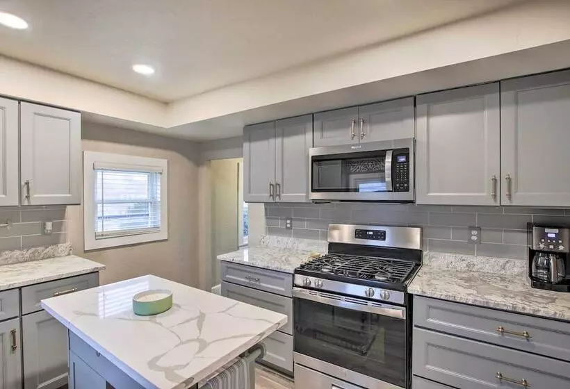 Family Friendly House: Walk To Lake Michigan!