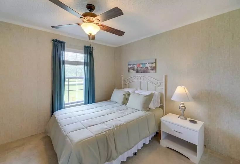 Family Home + Fire Pit & Deck, 11 Miles To Beach!