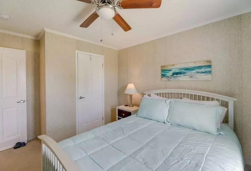 Family Home + Fire Pit & Deck, 11 Miles To Beach!