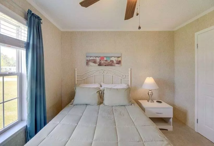 Family Home + Fire Pit & Deck, 11 Miles To Beach!