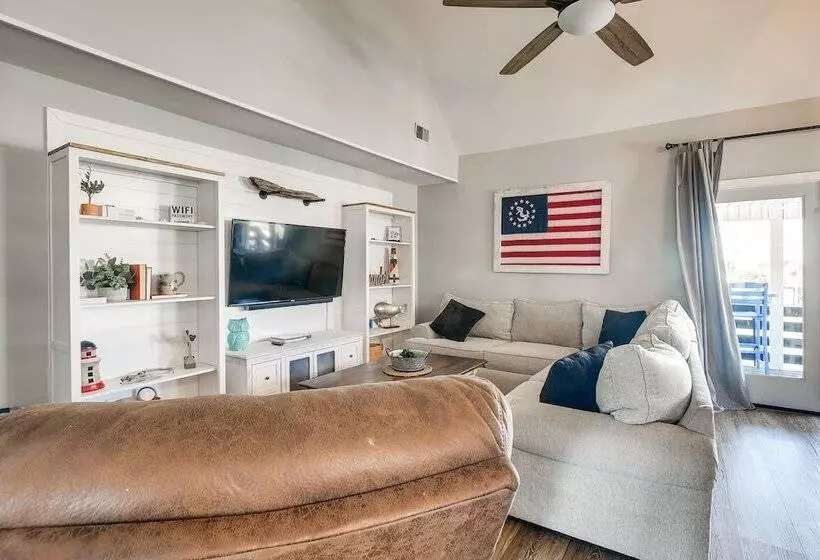 Gorgeous Oib Escape W/ Dock & Canal View!