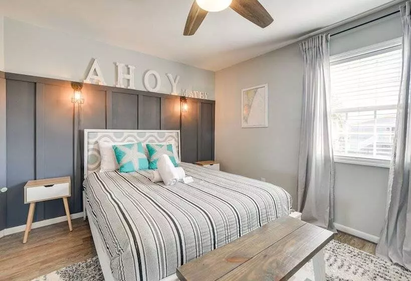 Gorgeous Oib Escape W/ Dock & Canal View!