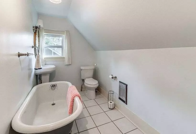 Harrison Family Home W/ Grill   Near Downtown!