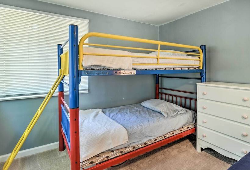 Higgins Lake Getaway W/ Fire Pit, Walk To Beach!