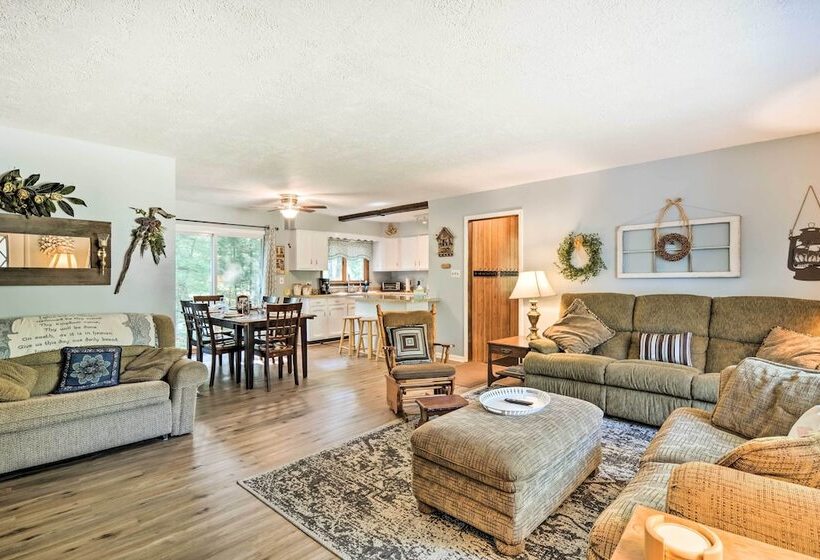 Higgins Lake Getaway W/ Fire Pit, Walk To Beach!