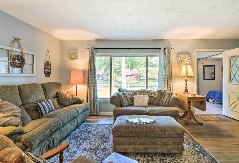 Higgins Lake Getaway W/ Fire Pit, Walk To Beach!