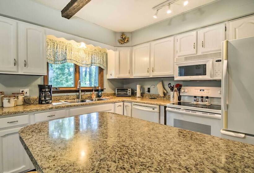 Higgins Lake Getaway W/ Fire Pit, Walk To Beach!