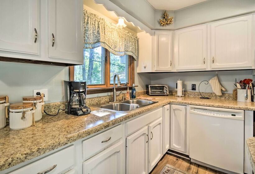 Higgins Lake Getaway W/ Fire Pit, Walk To Beach!