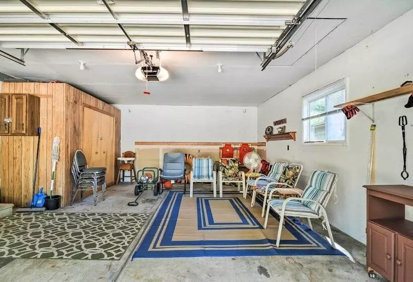 Higgins Lake Getaway W/ Fire Pit, Walk To Beach!