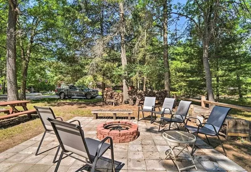Higgins Lake Getaway W/ Fire Pit, Walk To Beach!
