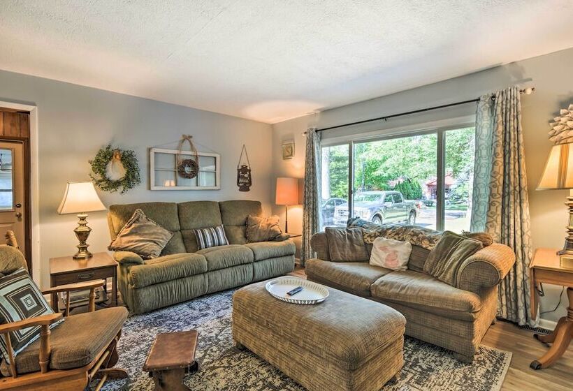 Higgins Lake Getaway W/ Fire Pit, Walk To Beach!