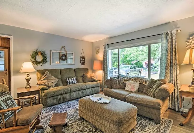 Higgins Lake Getaway W/ Fire Pit, Walk To Beach!