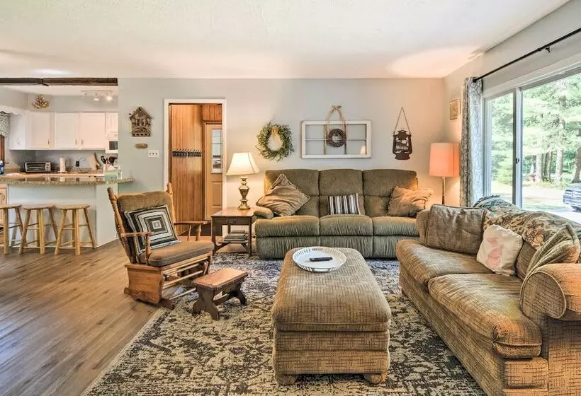 Higgins Lake Getaway W/ Fire Pit, Walk To Beach!