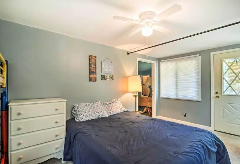 Higgins Lake Getaway W/ Fire Pit, Walk To Beach!