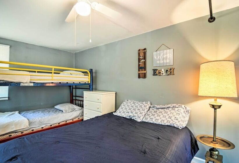 Higgins Lake Getaway W/ Fire Pit, Walk To Beach!