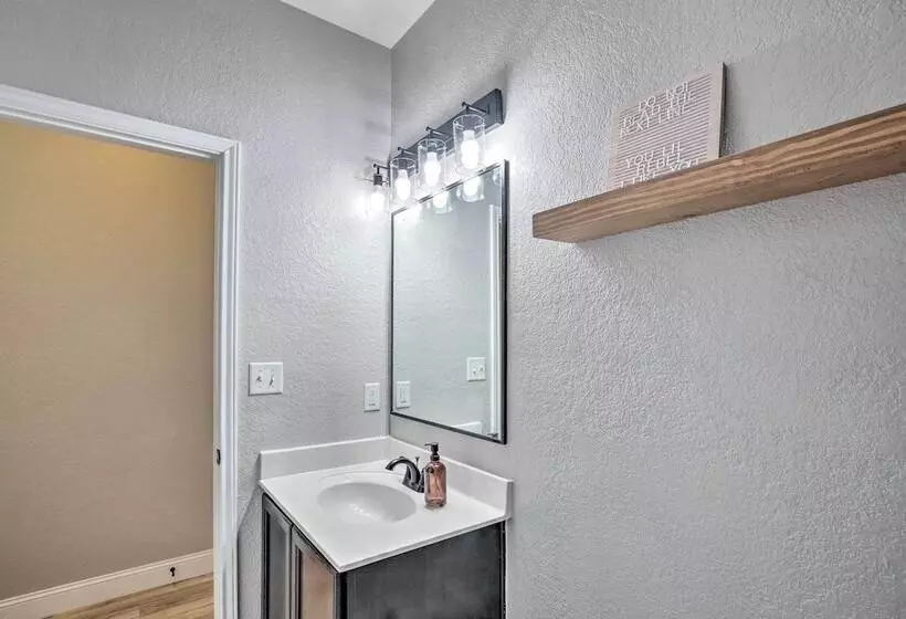 San Antonio Home W/ Patio + Grill Near Seaworld!