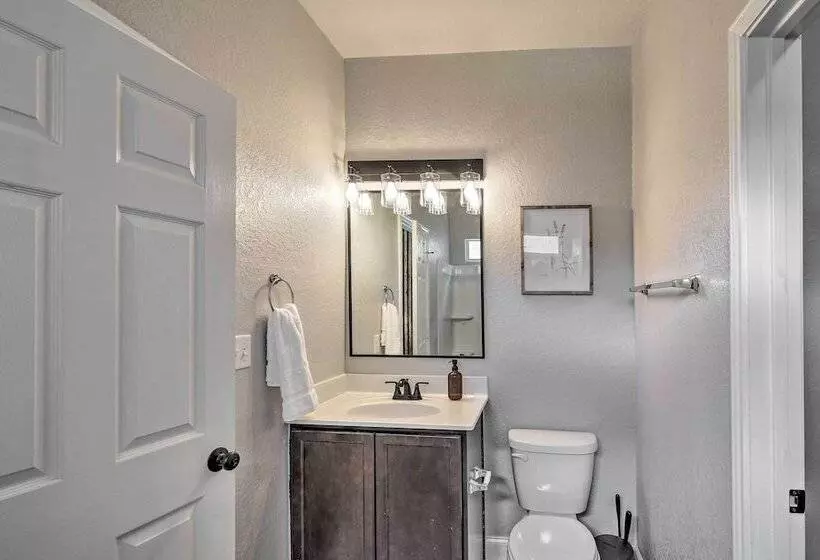 San Antonio Home W/ Patio + Grill Near Seaworld!