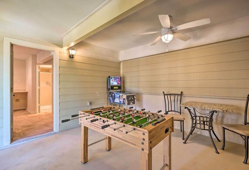 Lake Livingston Retreat W/ Boat Dock & Slip!