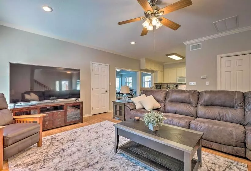 Lake Livingston Retreat W/ Boat Dock & Slip!