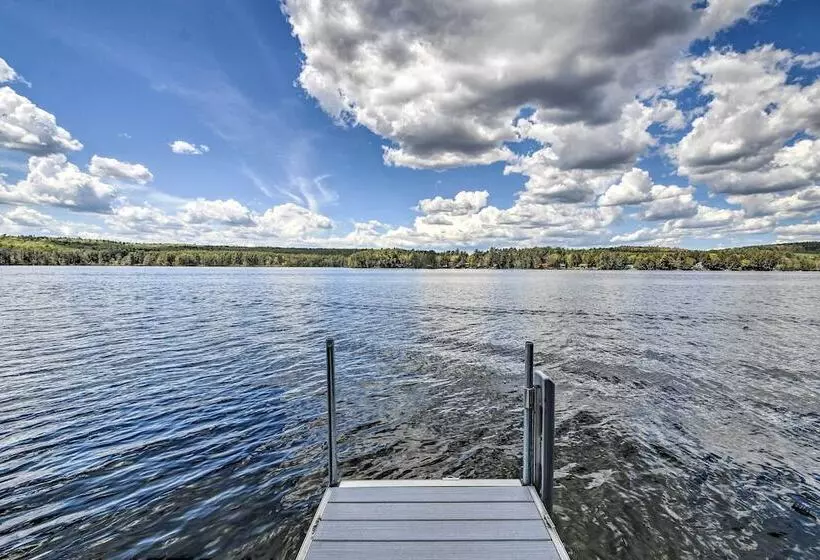 Lakefront Cottage: Boat Dock, Patio & Kayaks!