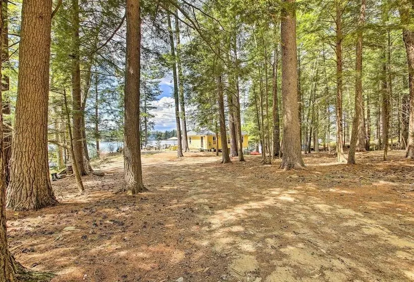 Lakefront Cottage: Boat Dock, Patio & Kayaks!