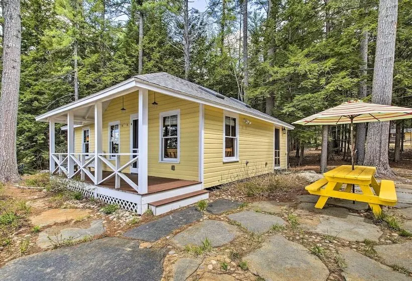 Lakefront Cottage: Boat Dock, Patio & Kayaks!