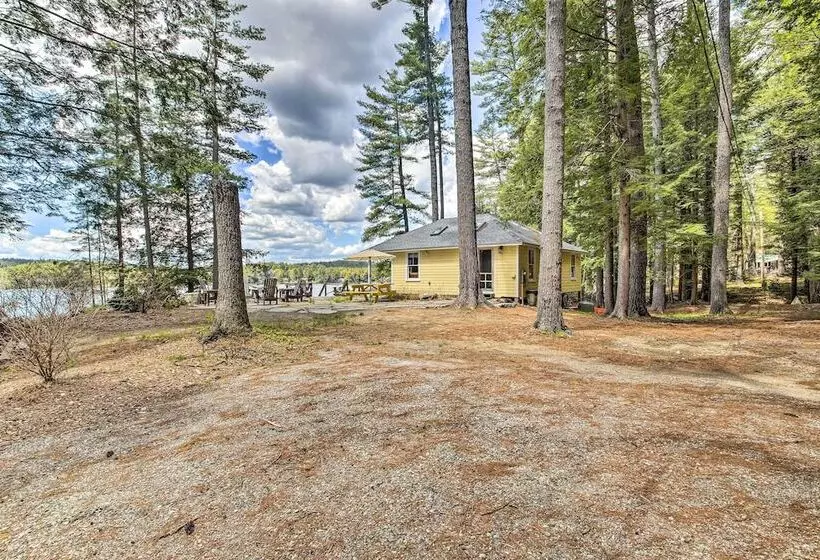 Lakefront Cottage: Boat Dock, Patio & Kayaks!