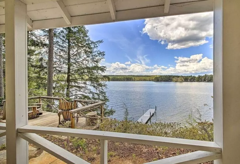 Lakefront Cottage: Boat Dock, Patio & Kayaks!