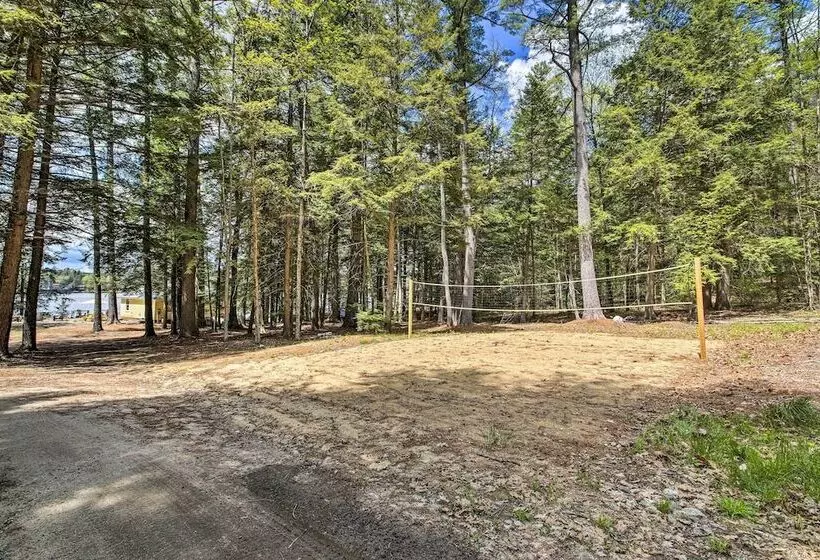 Lakefront Cottage: Boat Dock, Patio & Kayaks!