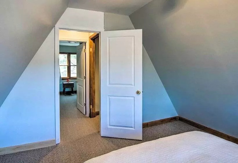 Lakefront Retreat W/ Kayaks, Grill, Fire Pit!