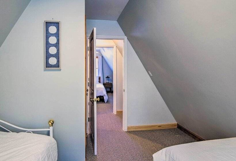 Lakefront Retreat W/ Kayaks, Grill, Fire Pit!