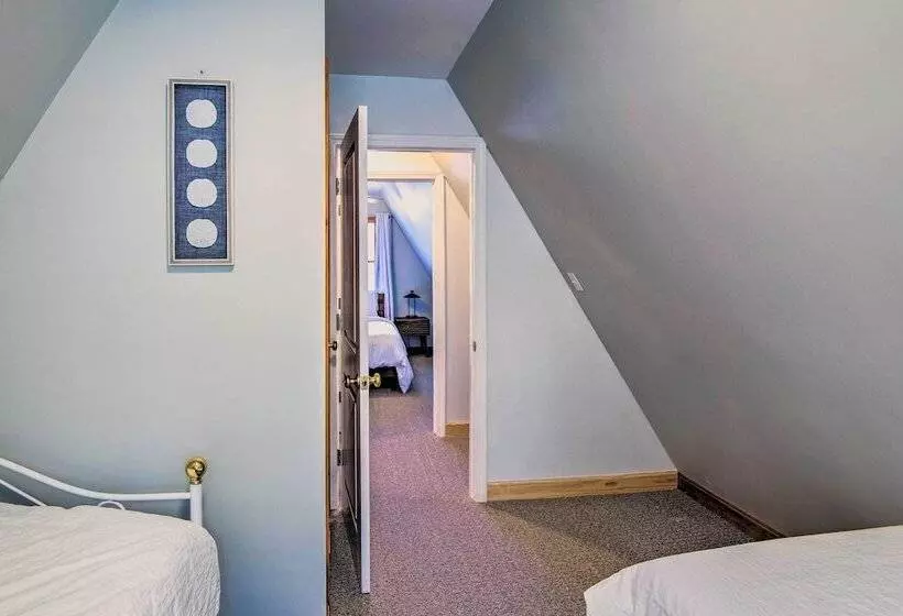 Lakefront Retreat W/ Kayaks, Grill, Fire Pit!