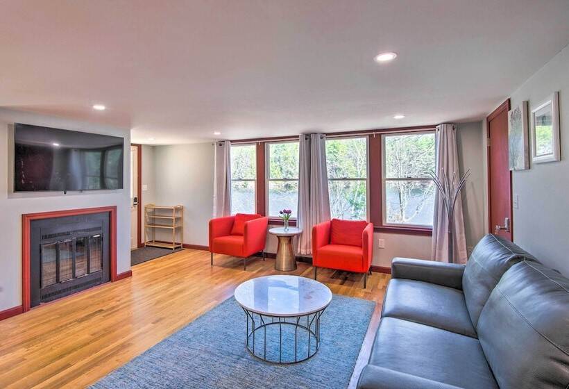 Lakefront Retreat W/ Kayaks, Grill, Fire Pit!