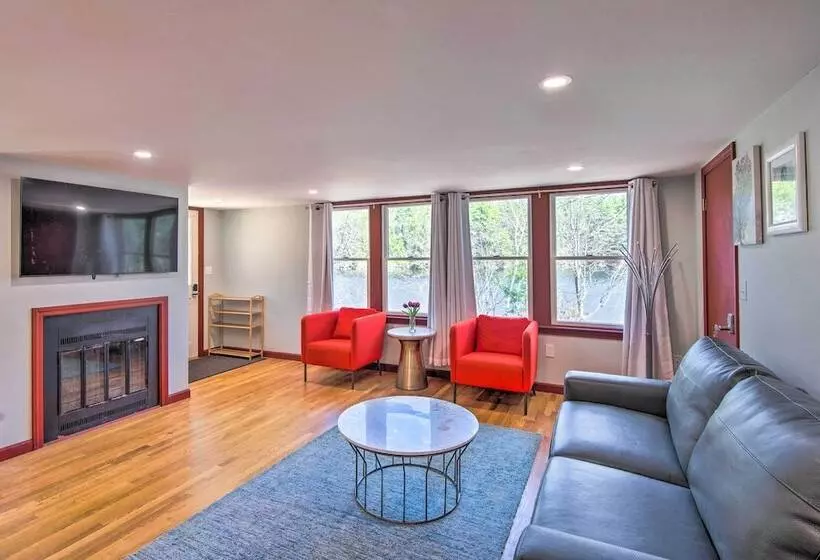 Lakefront Retreat W/ Kayaks, Grill, Fire Pit!