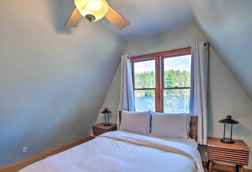 Lakefront Retreat W/ Kayaks, Grill, Fire Pit!