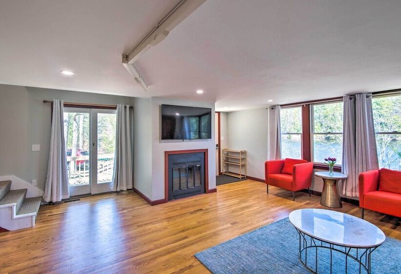 Lakefront Retreat W/ Kayaks, Grill, Fire Pit!