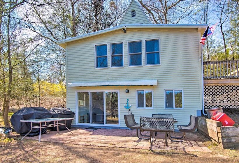 Lakefront Retreat W/ Kayaks, Grill, Fire Pit!