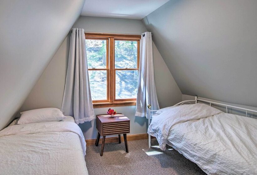 Lakefront Retreat W/ Kayaks, Grill, Fire Pit!