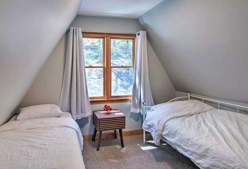 Lakefront Retreat W/ Kayaks, Grill, Fire Pit!