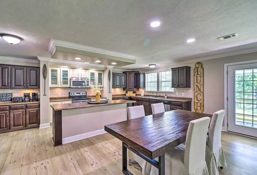 Lakeview Edgemont Escape W/ Fire Pit + Grill!