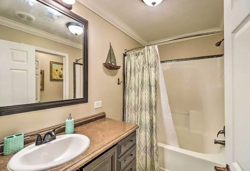 Lakeview Edgemont Escape W/ Fire Pit + Grill!